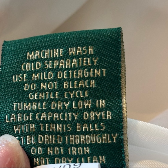 Beautiful, NWOT, Women’s Med. White Puffer. Cozy & Flattering, Slimming Waist. - Picture 6 of 8